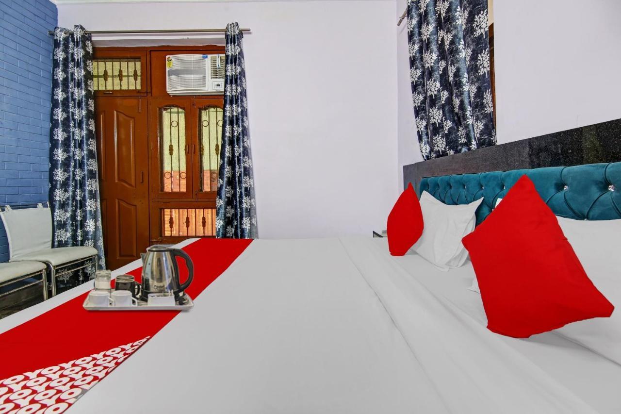 Oyo Galaxy Plaza Hotel Gáziábád Kültér fotó