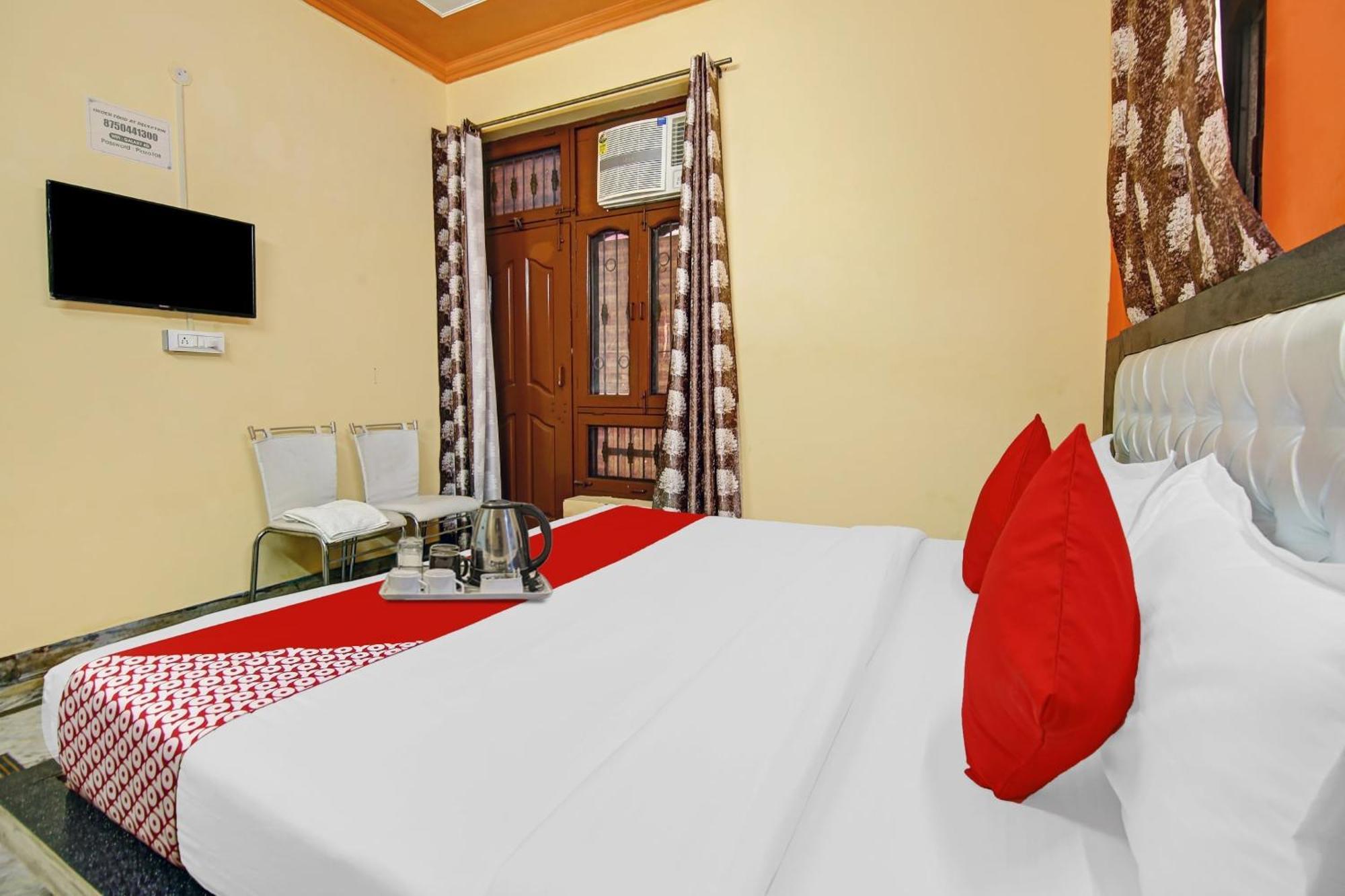 Oyo Galaxy Plaza Hotel Gáziábád Kültér fotó
