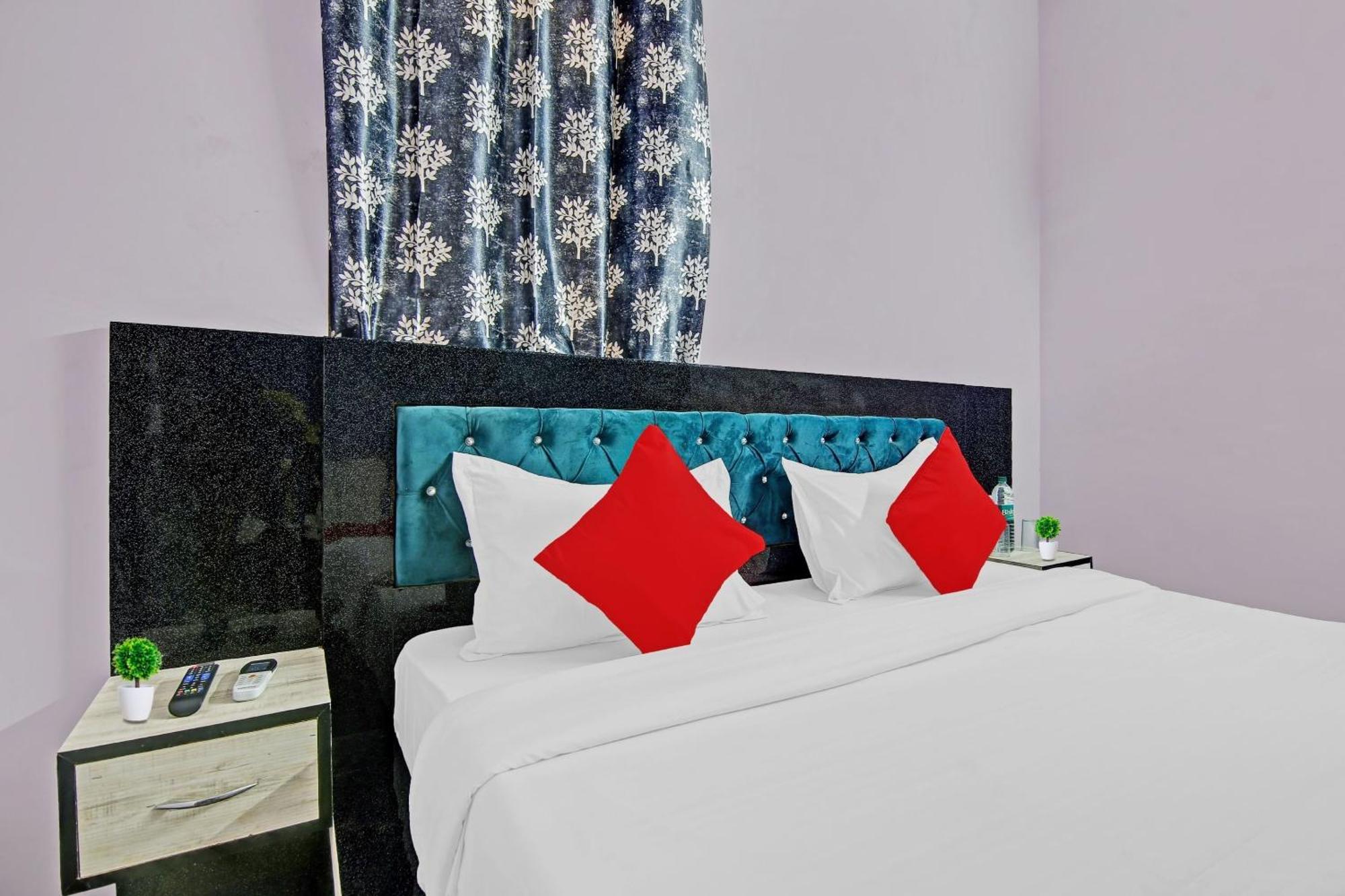 Oyo Galaxy Plaza Hotel Gáziábád Kültér fotó